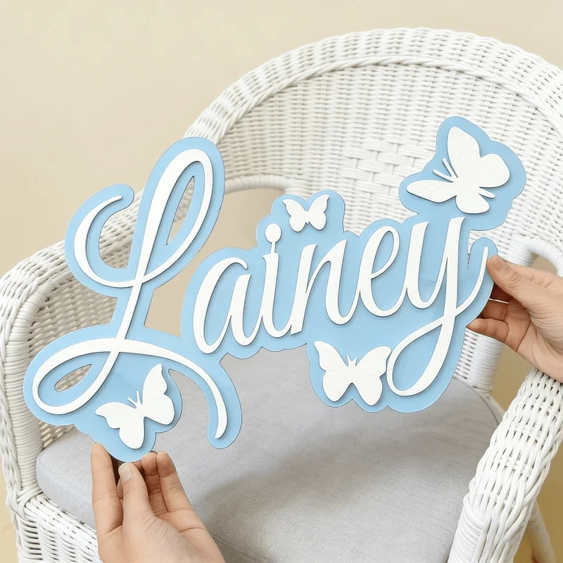 Baby Nursery Kids - Personalisierte Baby-Namensplakette, Blaues Design mit Weißem